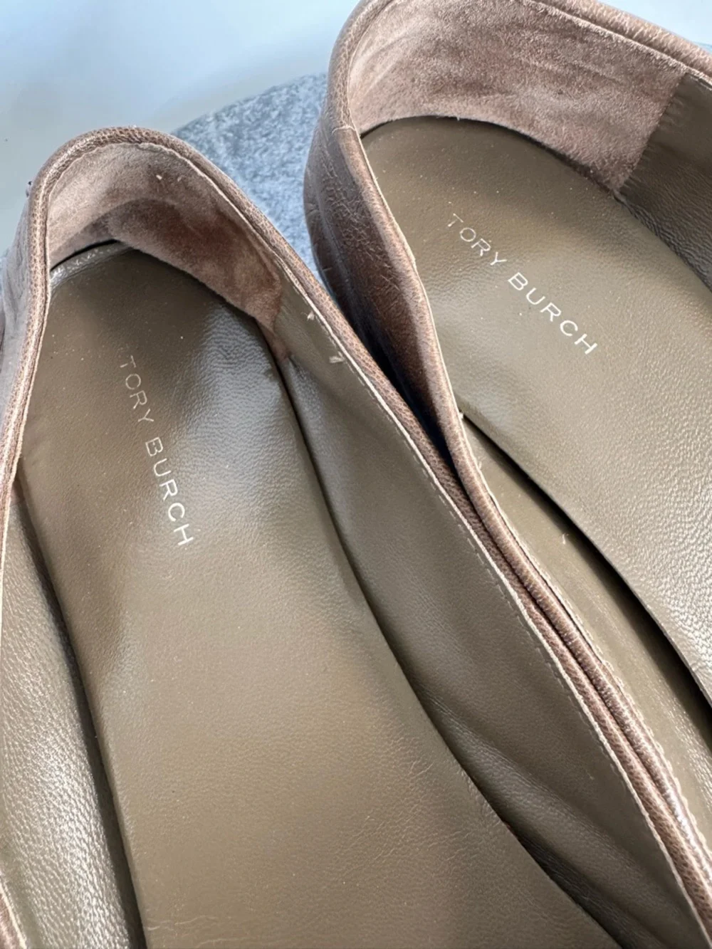 Tory Burch Taupe Cap Toe Ballet Flats Shoes 7.5 Silver Metallic Bow